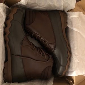 Brand new men’s sperry boots